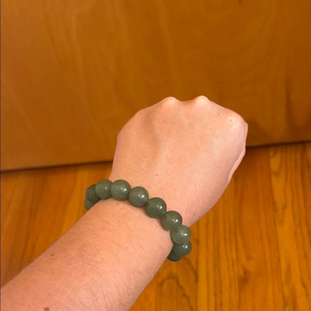 Jadeite Beaded Bracelet EUC - Picture 4 of 7